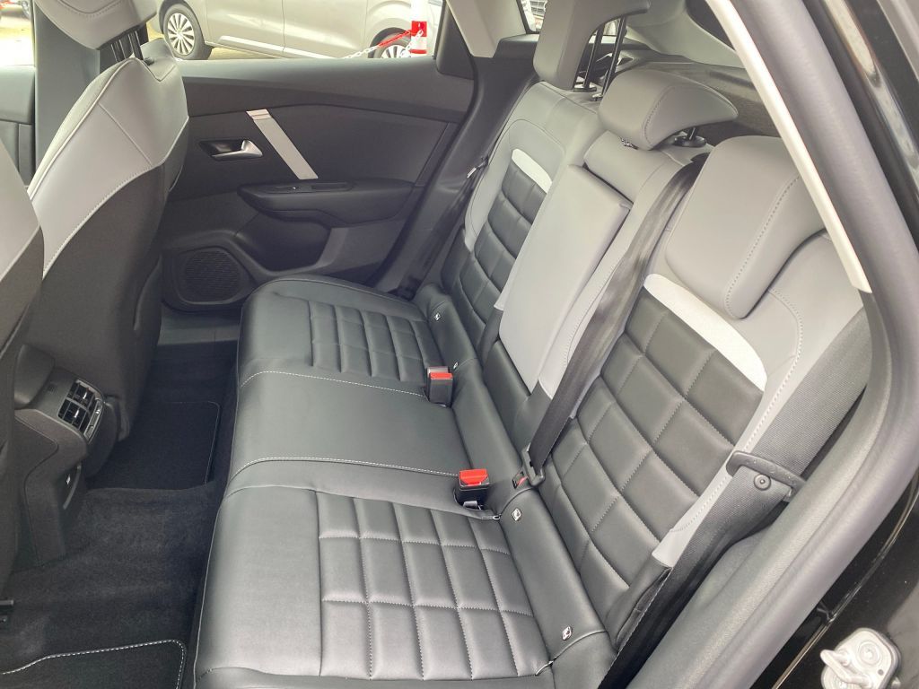 Fahrzeugabbildung Citroën C4 Benziner 130 Automatik MAX *Winter-Paket*