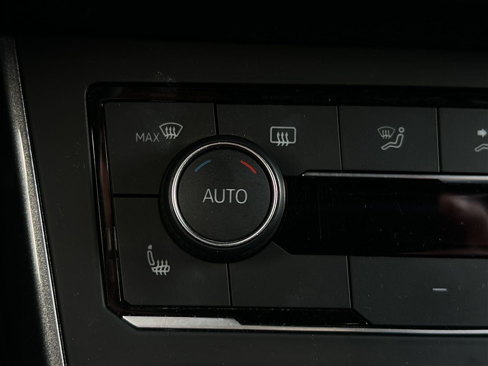 Fahrzeugabbildung Volkswagen Polo Highline TSI DSG LED ACC SHZ PDC WeConnect