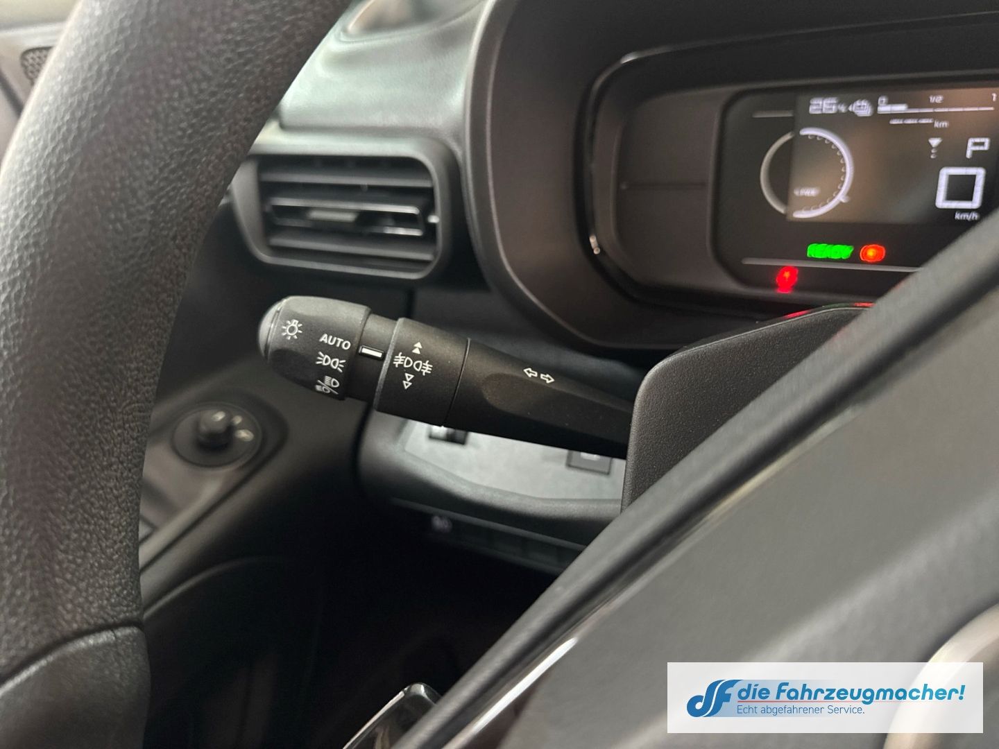 Fahrzeugabbildung Citroën Berlingo Plus Elektro Kombi M LED CarPlay Androi