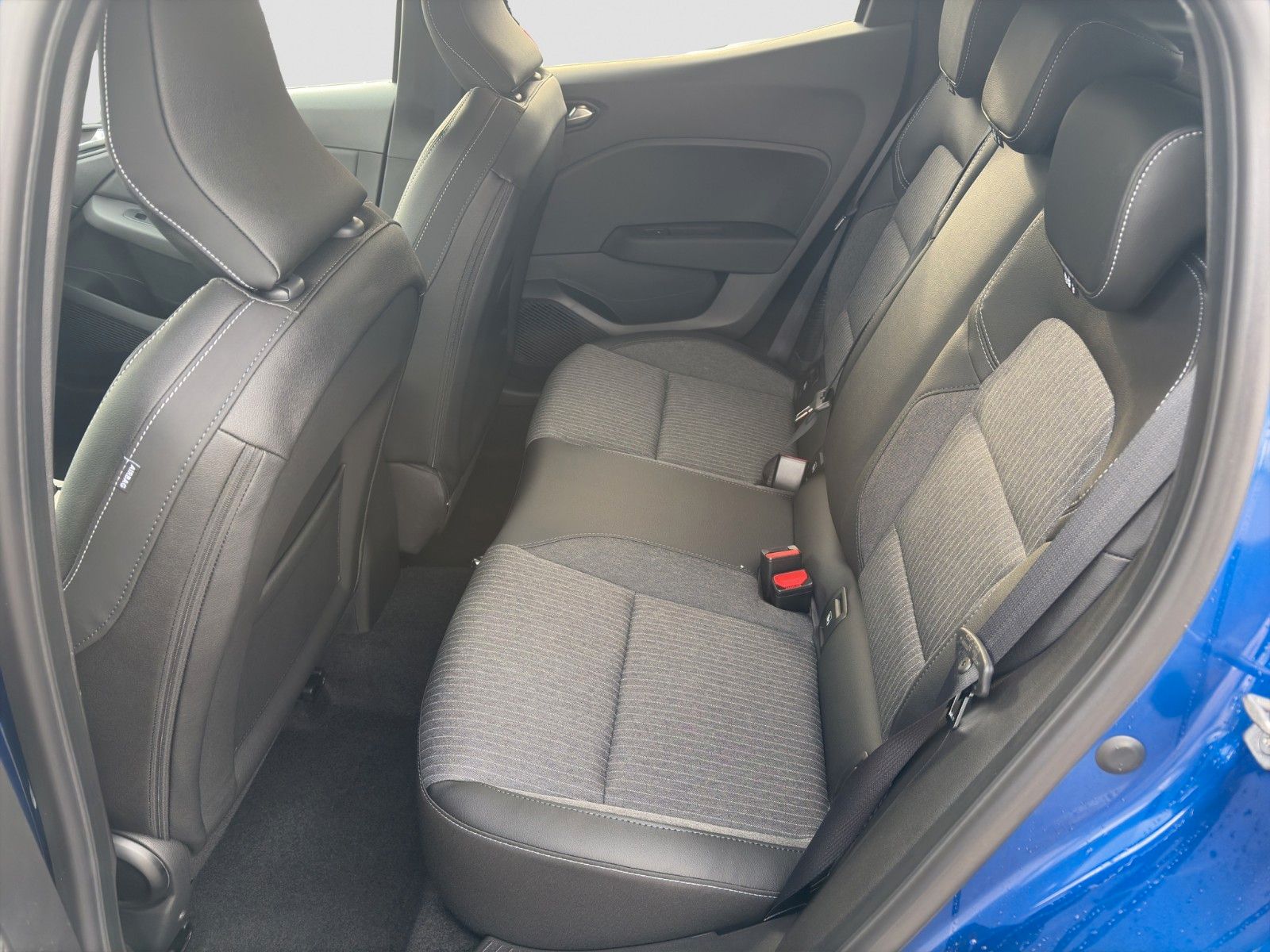 Fahrzeugabbildung Mitsubishi Colt Top Hybrid TAGESZULASSUNG