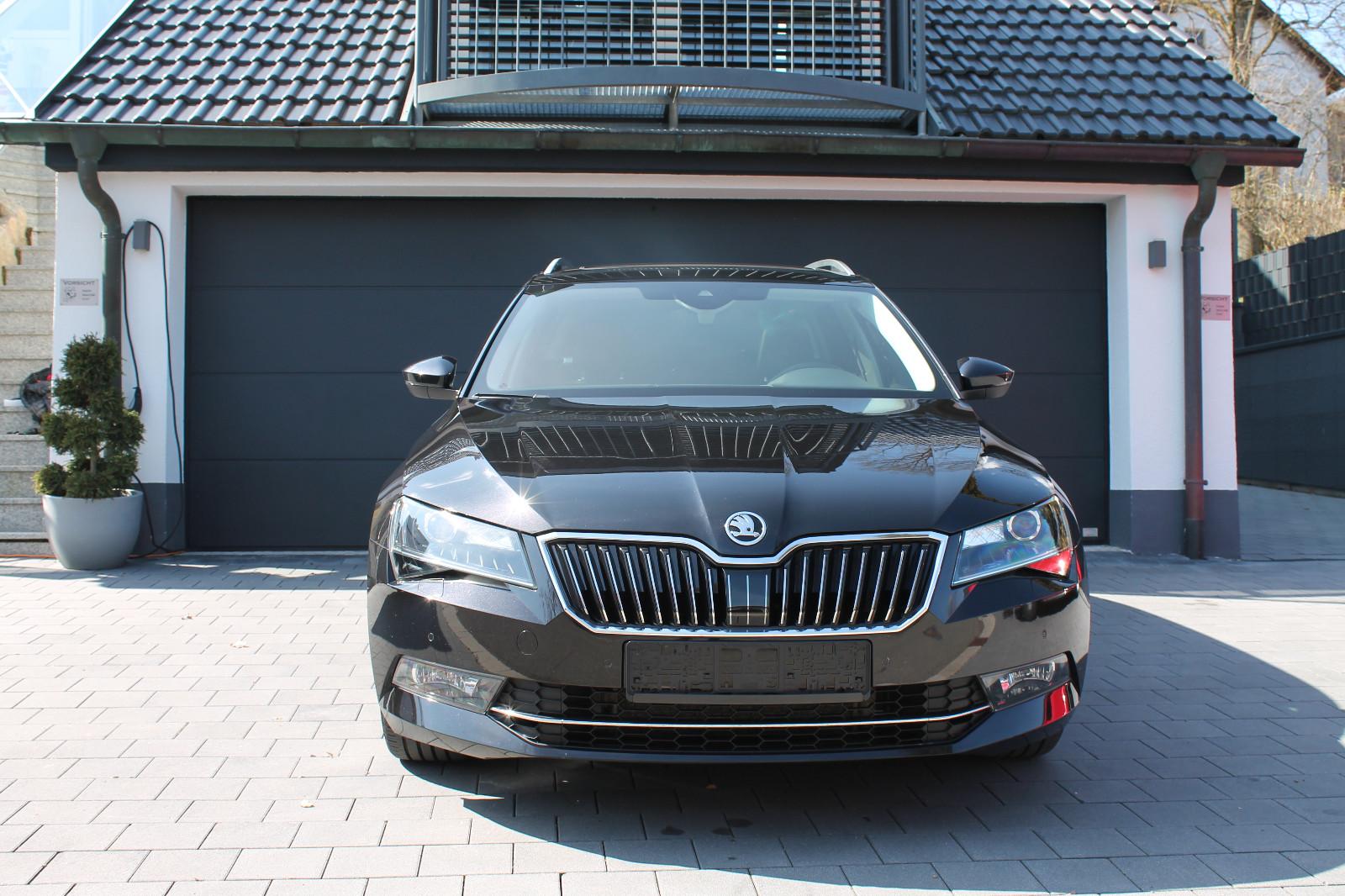 Skoda Superb Combi III Style Leder  DAB NAV AHK