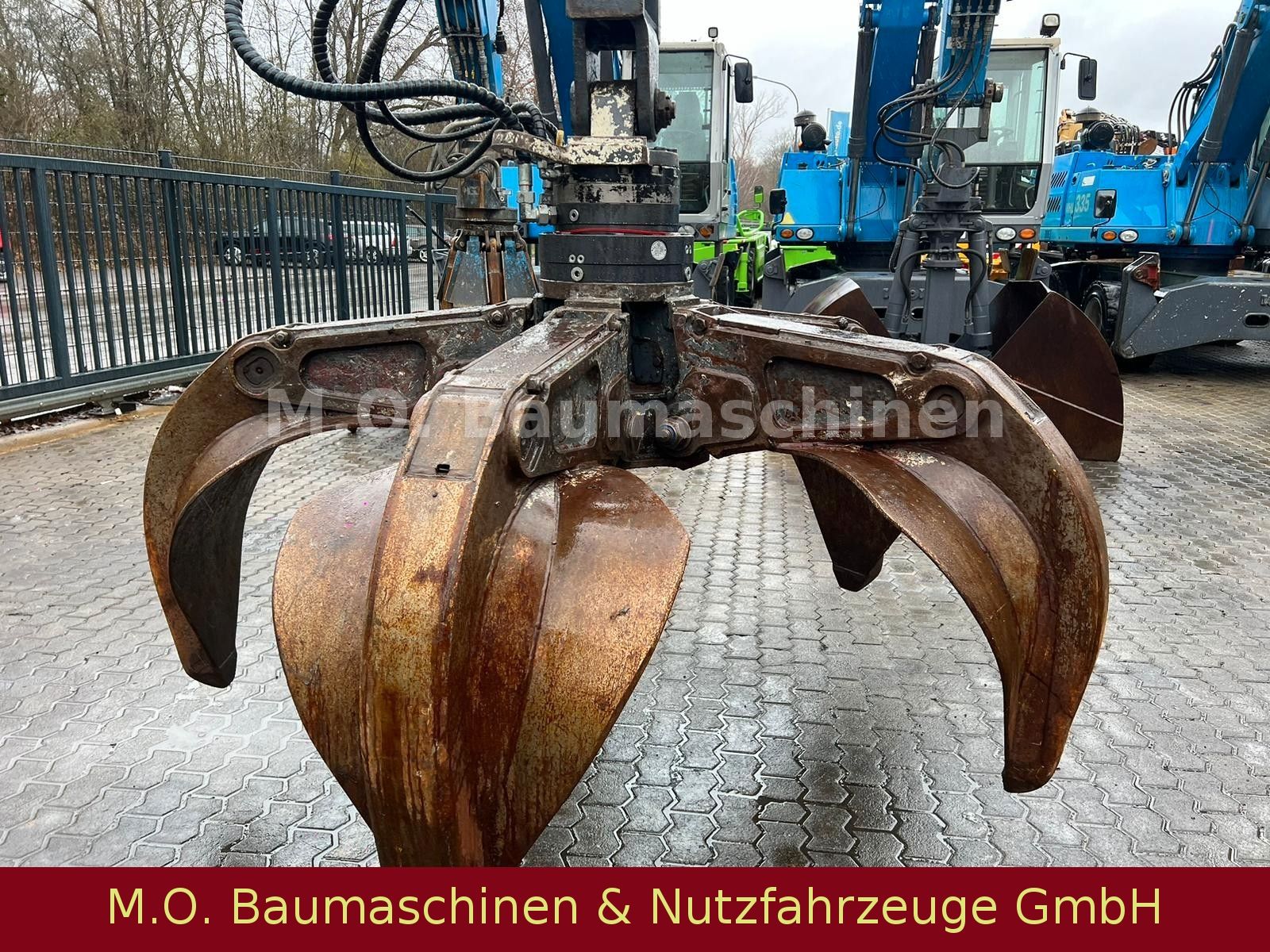 Fahrzeugabbildung Fuchs Terex MHL 320 / Polyp/ Liftkabine/