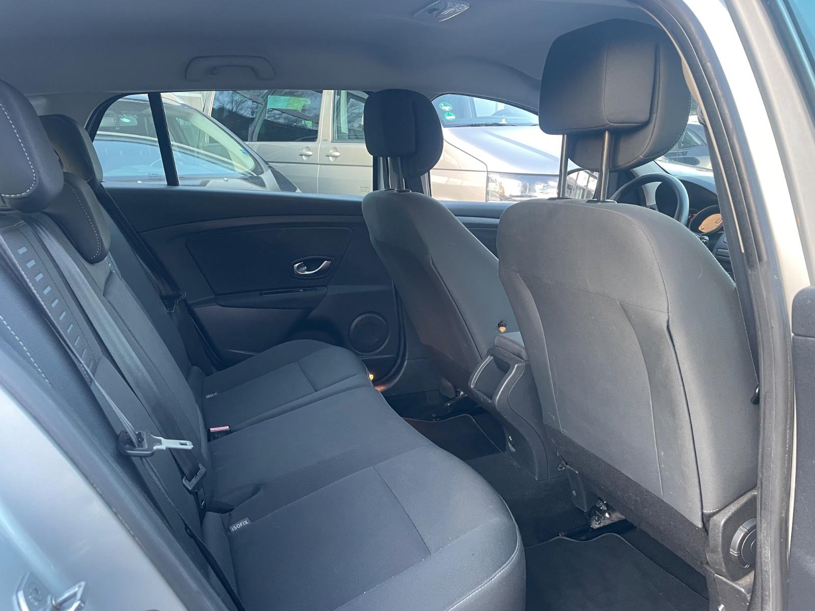 Renault Megane 2010 — photo 8