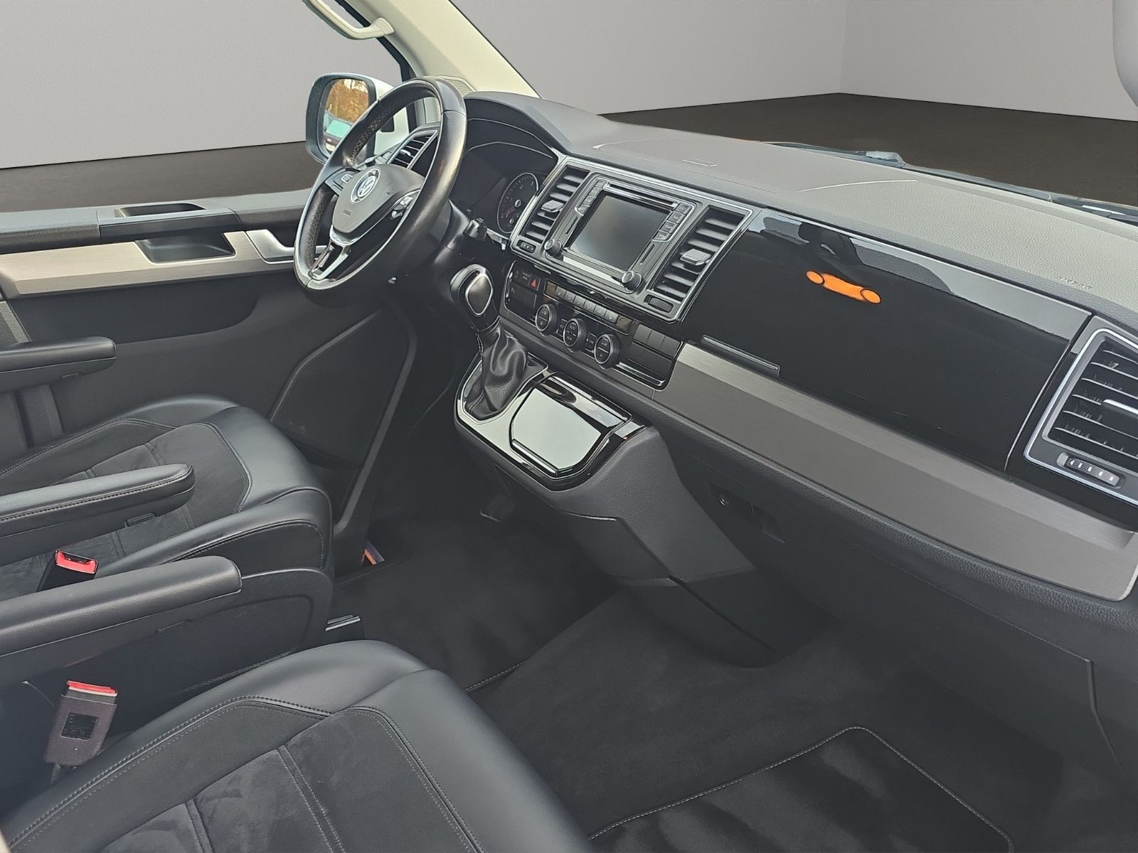 Fahrzeugabbildung Volkswagen T6 Multivan Generation Six+DSG+7 Sitze+AHK+LED