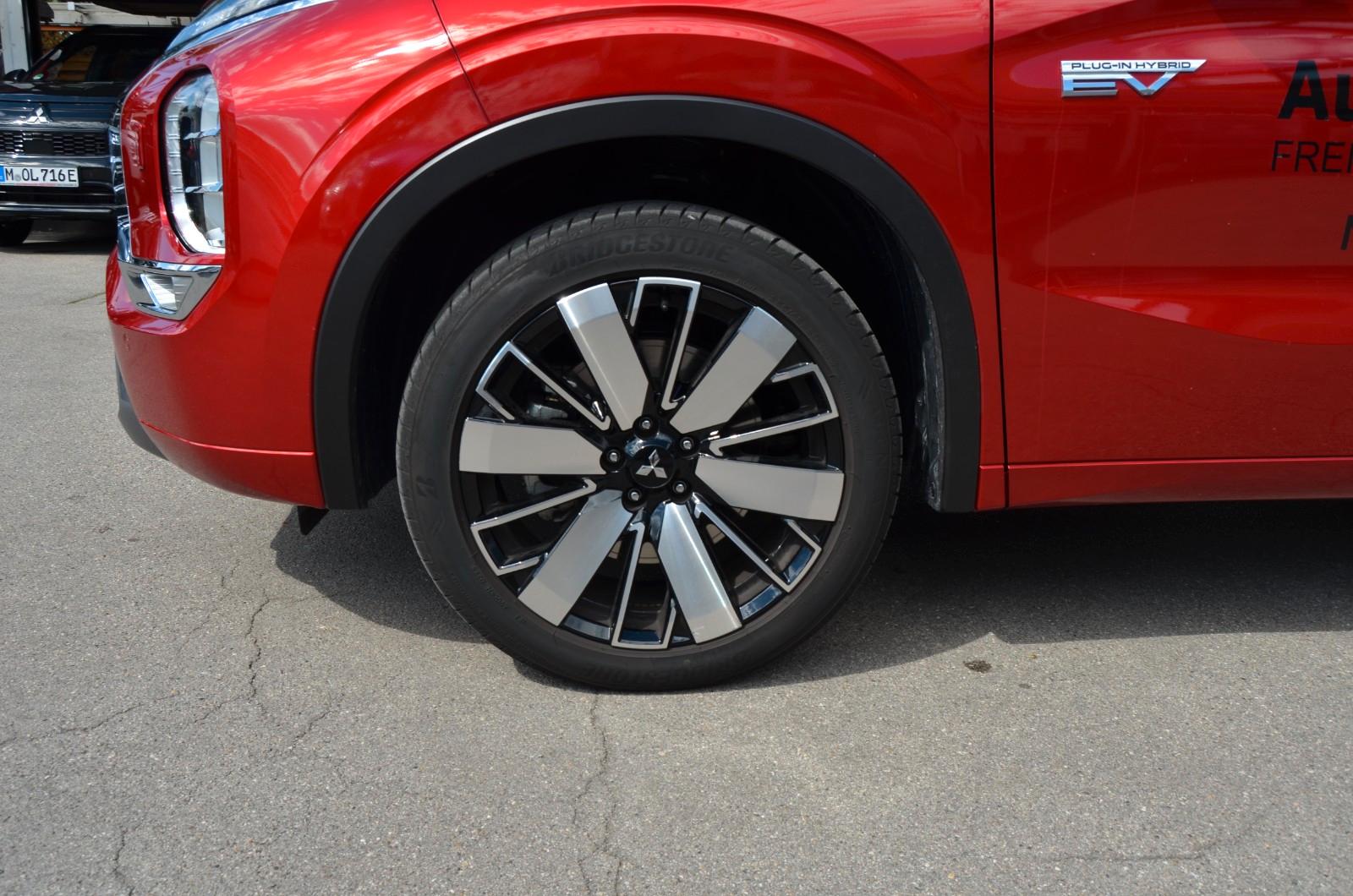 Mitsubishi Outlander 2.4 PHEV DIAMANT TOP AT 4WD LEDER MJ26