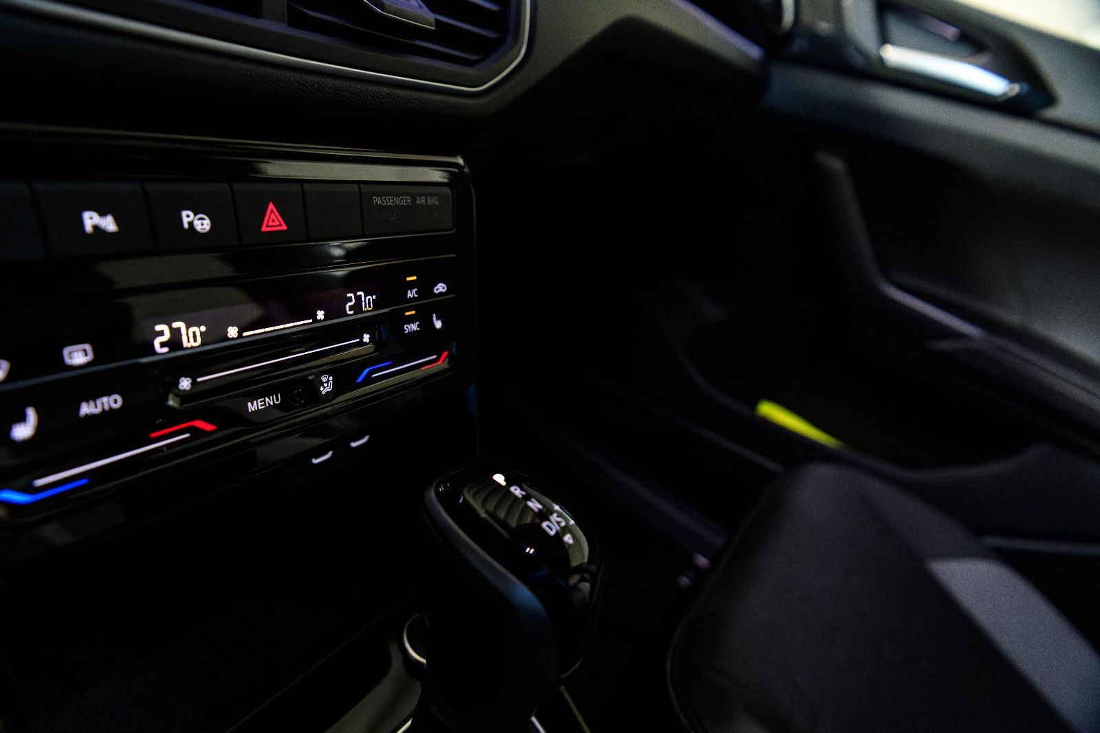 Fahrzeugabbildung Volkswagen T-Cross Goal 1.0 TSI DSG LED+AHK+NAVI+ACC+APP