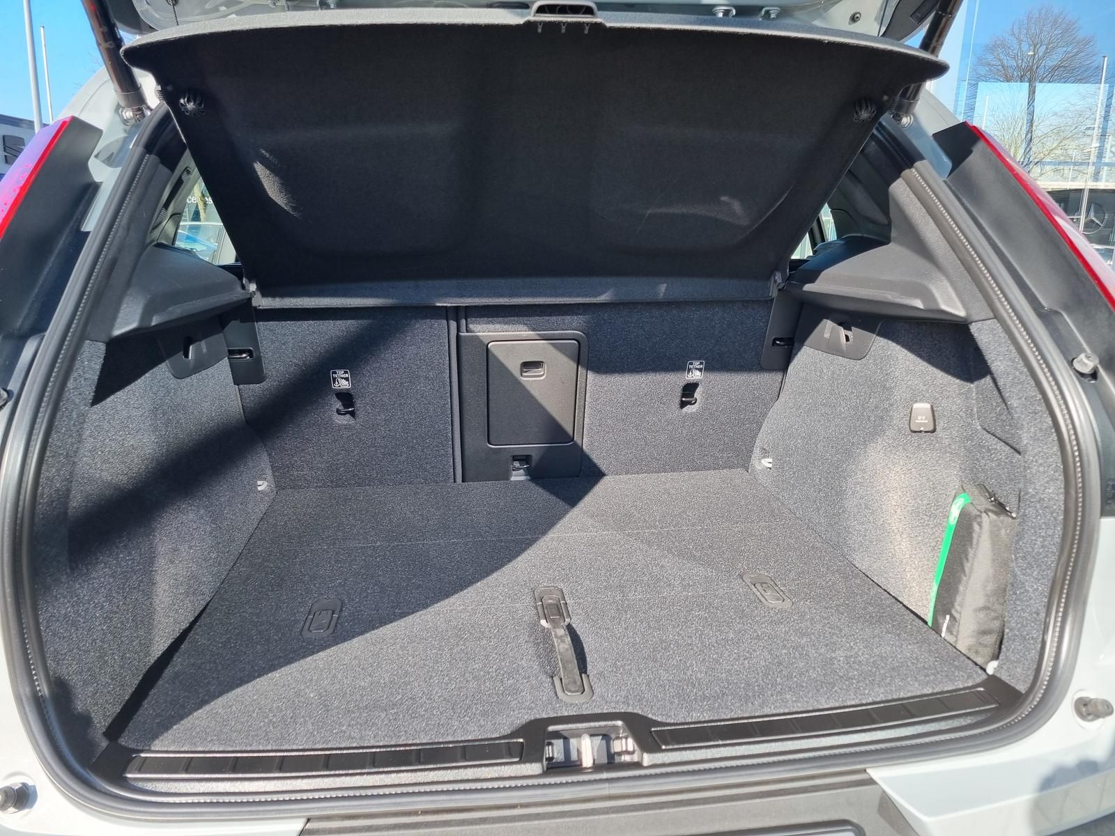 Fahrzeugabbildung Volvo XC40 B4 Benzin Plus Dark 'ACC, BLIS, 360-Cam'