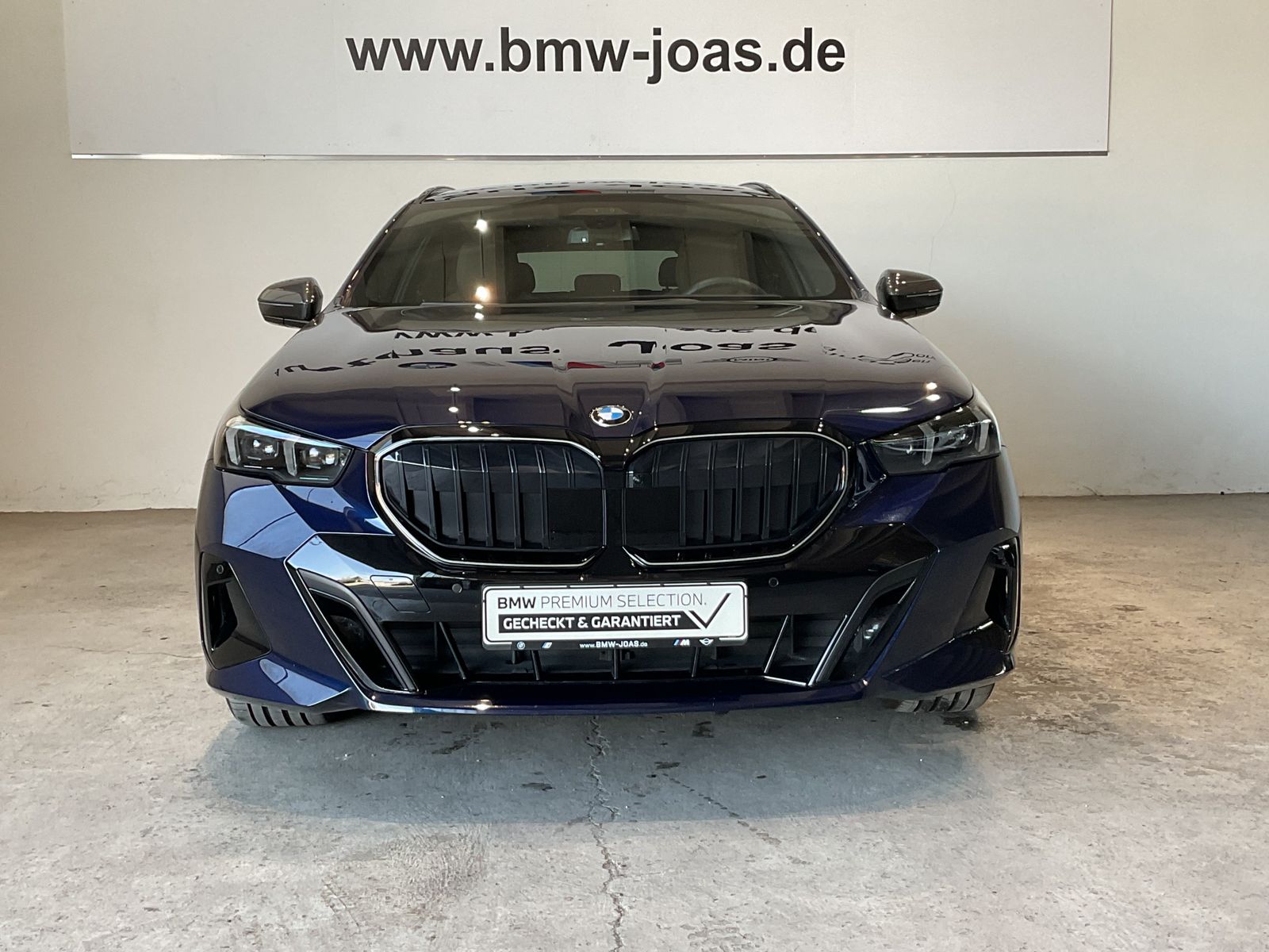Fahrzeugeinzelansicht 6 Fahrzeugabbildung BMW 540d xDrive Touring M Sportpaket AHK
