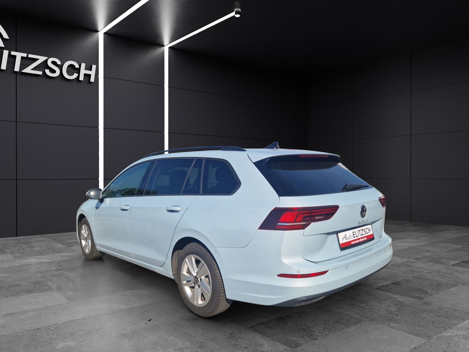 Fahrzeugabbildung Volkswagen Golf VIII Variant eTSI Life DSG LED ACC AHK SHZ