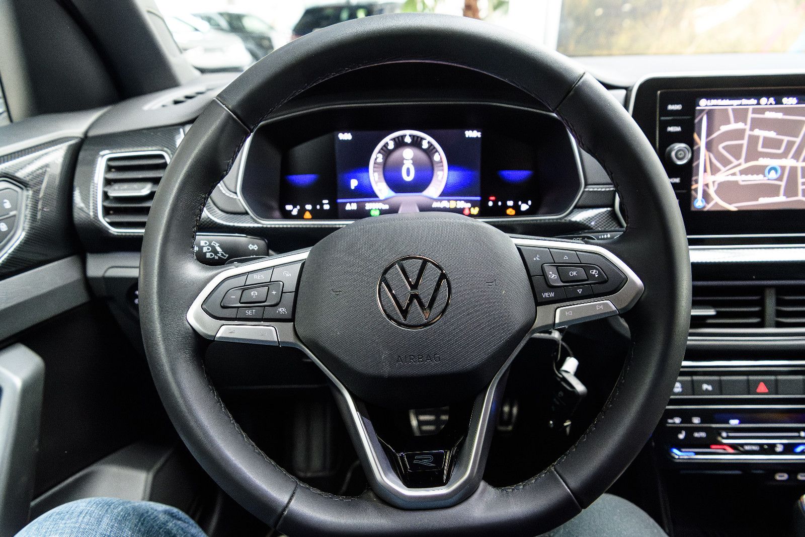 Fahrzeugabbildung Volkswagen T-Cross 1.5 TSI R-Line+LED+IQ+TOTWINKEL+ACC+AHK