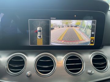 Fahrzeugabbildung Mercedes-Benz E 220d 9-AT WIDESCREEN COMAND AMG-Line