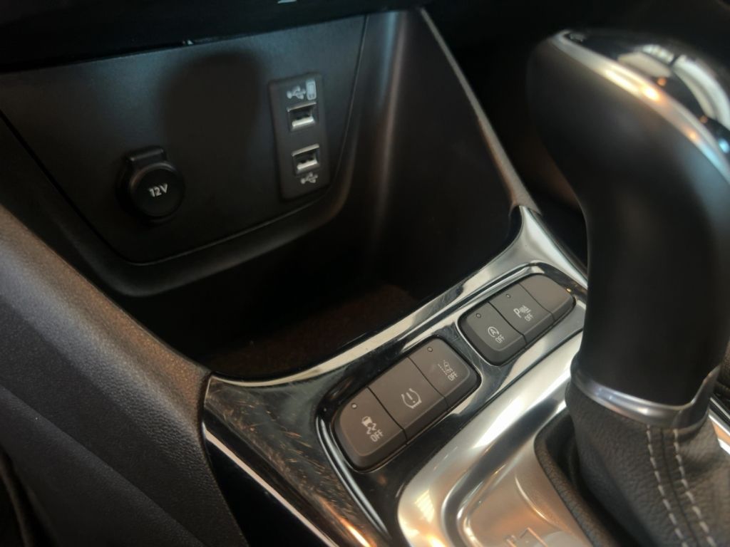 Fahrzeugabbildung Opel Crossland AUTOMATIK, NAVI, Rückfahrkamera, SHZ,