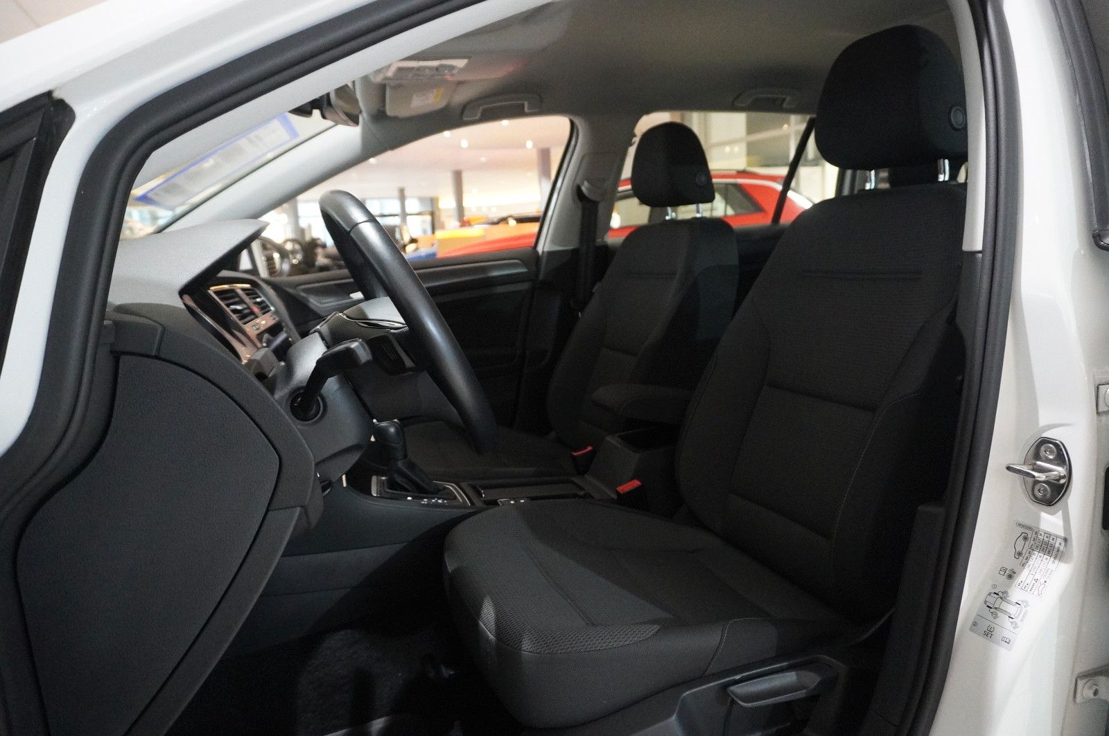 Fahrzeugabbildung Volkswagen Golf VII VARI. 1.5 TGI COMFORT. DSG NAVI/LED/ACC