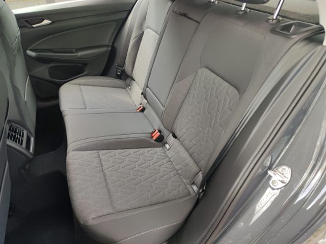 Fahrzeugabbildung Volkswagen Golf 1.5 TSI NAVI APP CONNECT PDC DAB ACC KAMERA