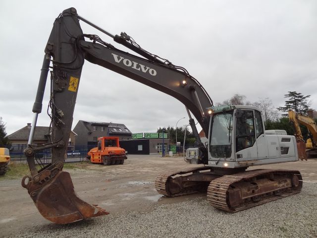 Volvo EC220D