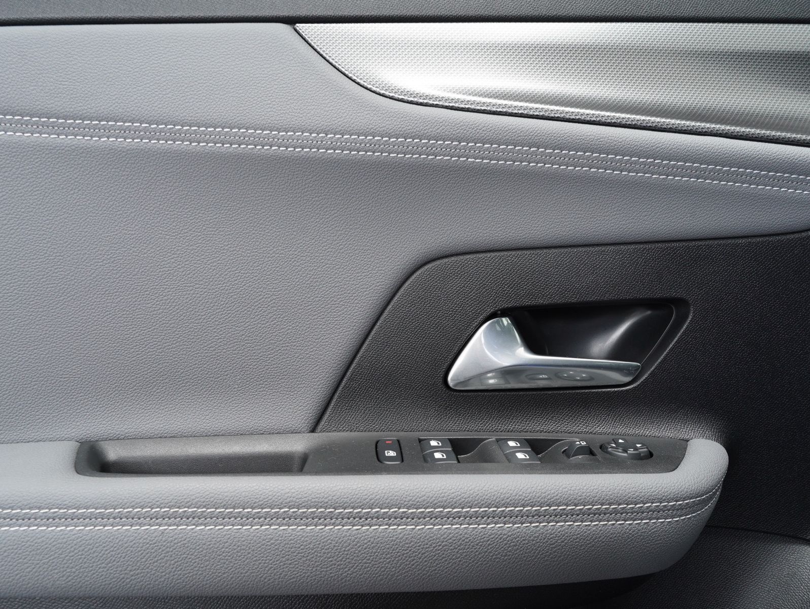 Fahrzeugabbildung Opel Mokka-e Elegance 50KWH/11KW/WÄRMEPUMPE/SOH