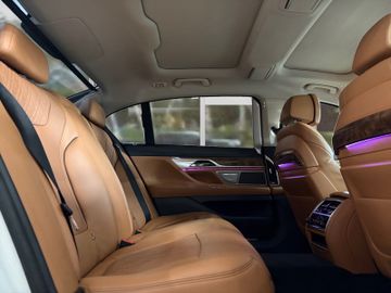 BMW 750 - 11