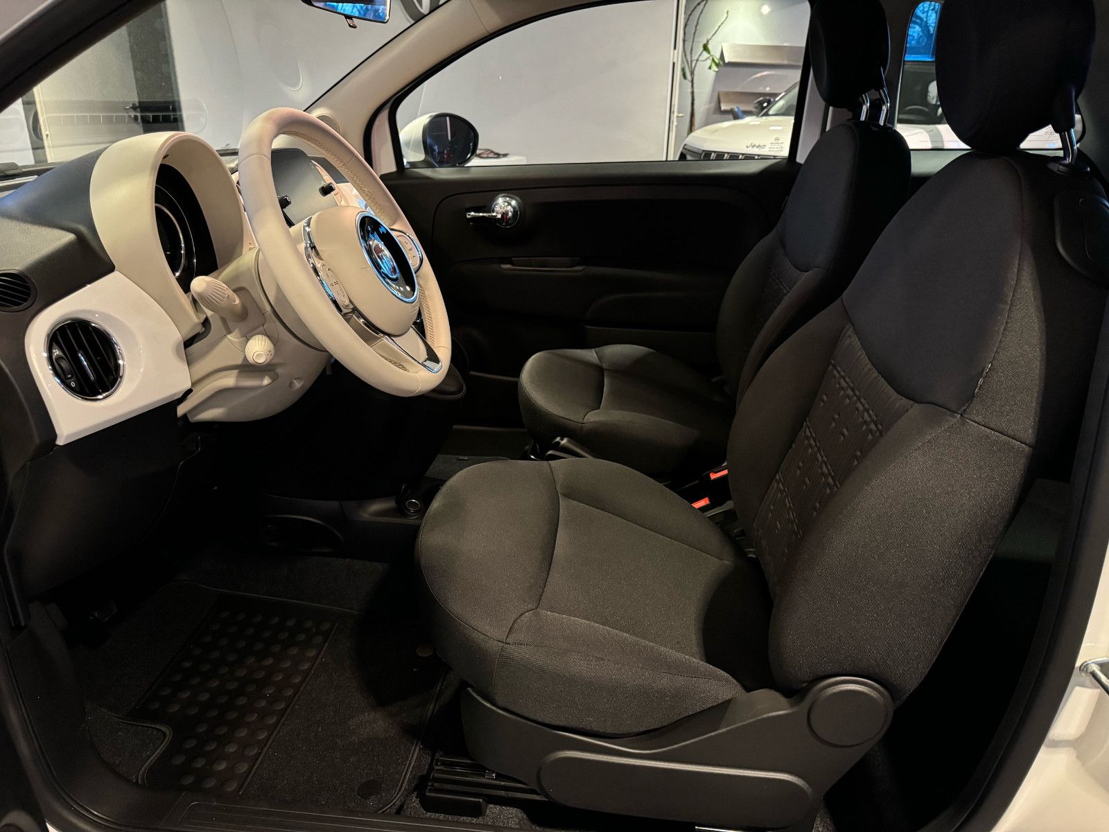 Fahrzeugabbildung Fiat 500C Dolcevita Cabrio, Tempomat, Carplay, USB,