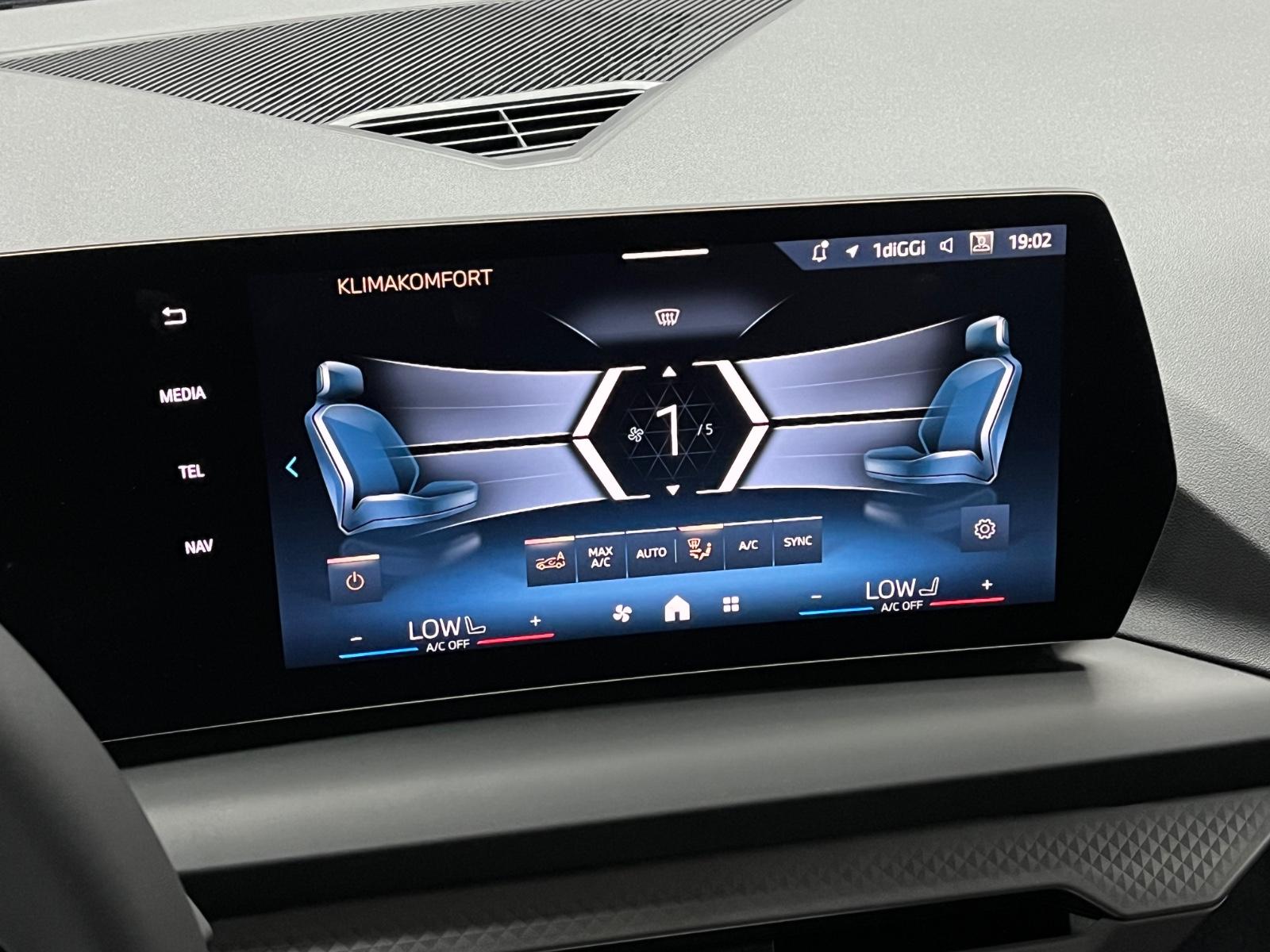 BMW 1 Series i Aut. *SHADOW LINE* LED*LIVE COCKPIT*KAMERA, миниатюра 18