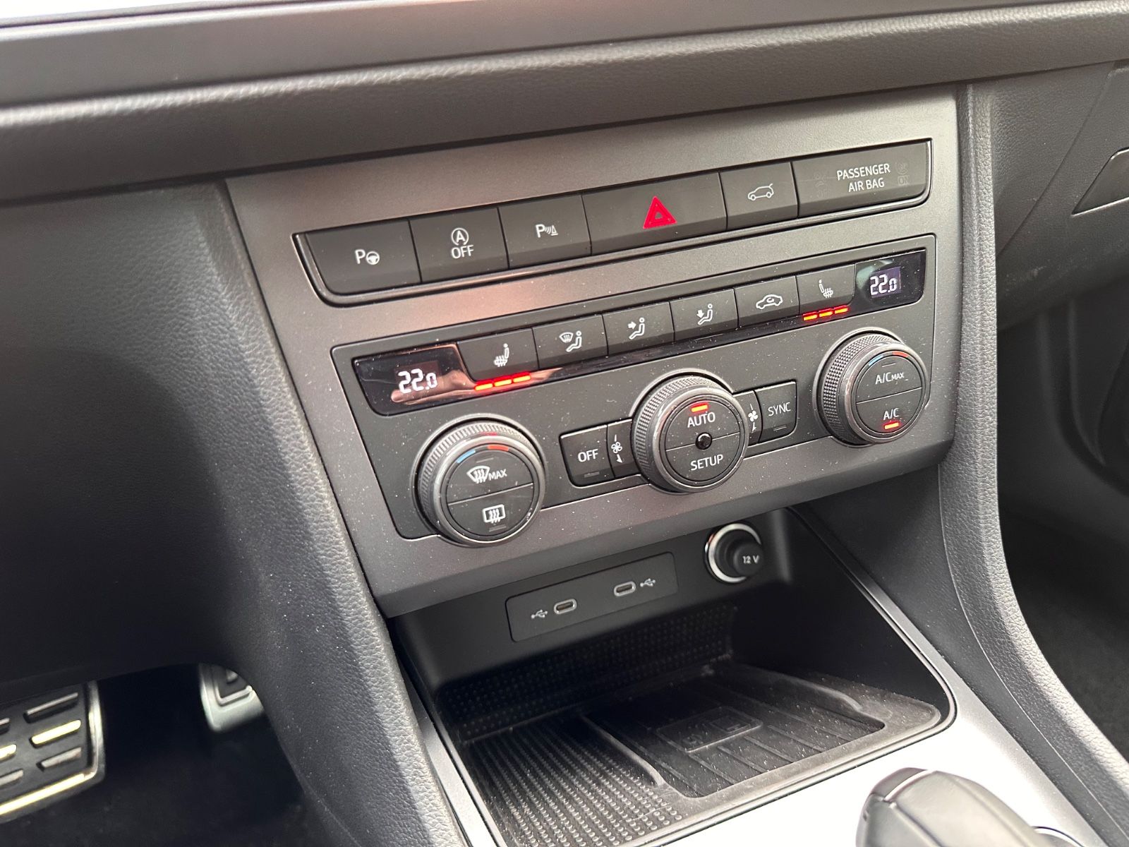 Fahrzeugabbildung CUPRA Ateca 1.5 TSI DSG ACC/Navi/SHZG/eHeck/LED/Travel