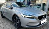 Volvo V40 T3 Momentum Momentum - silberne Volvo V40