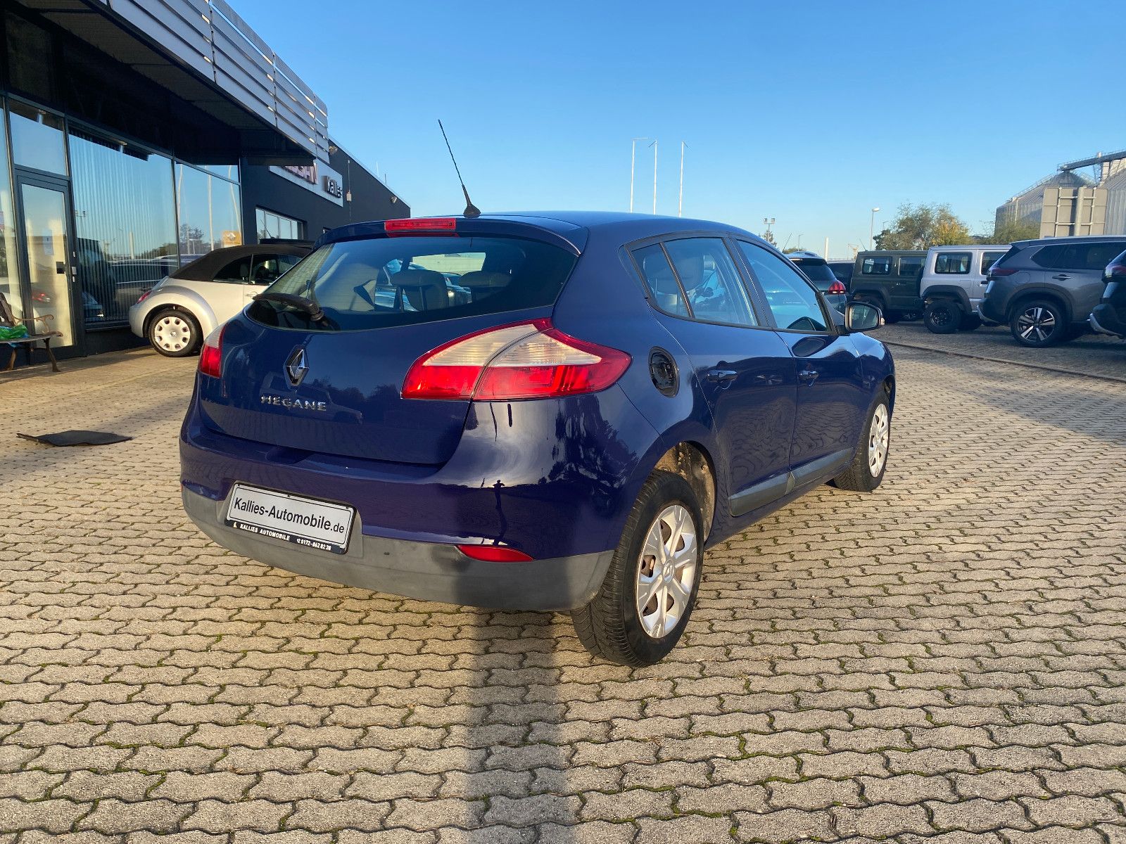 Fahrzeugabbildung Renault Megane 1.6 Fließheck+wenig km!+1.HAND+TÜV-NEU