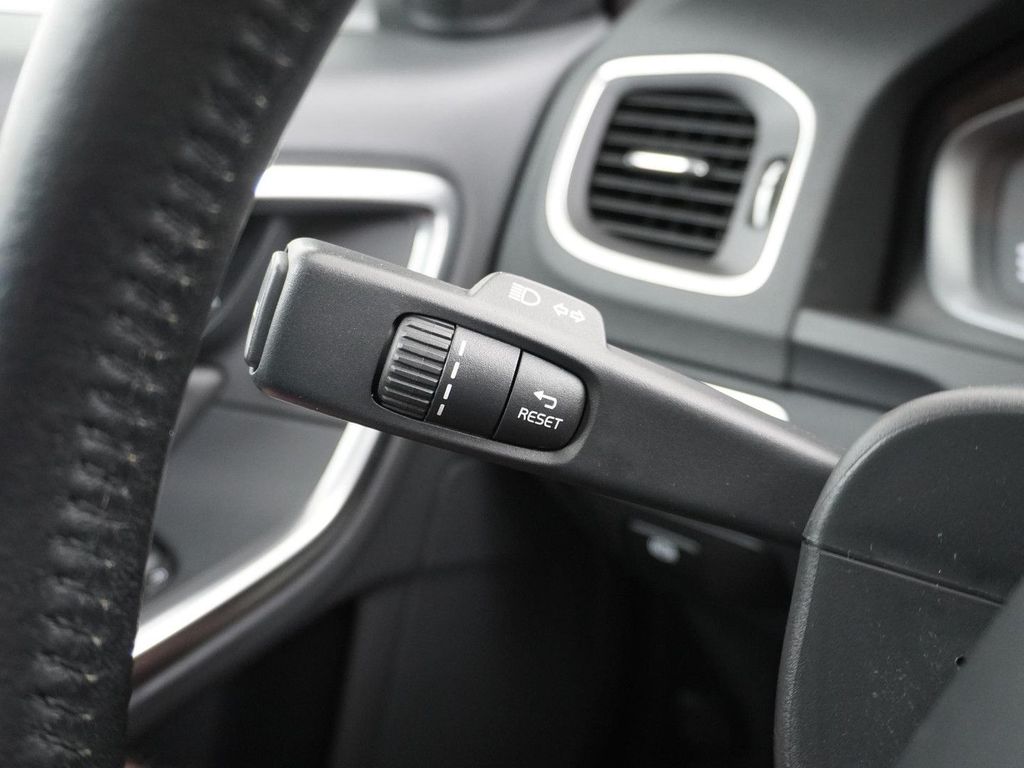 Volvo V60 1.5 T3 Summum automatik navi sitzheizung