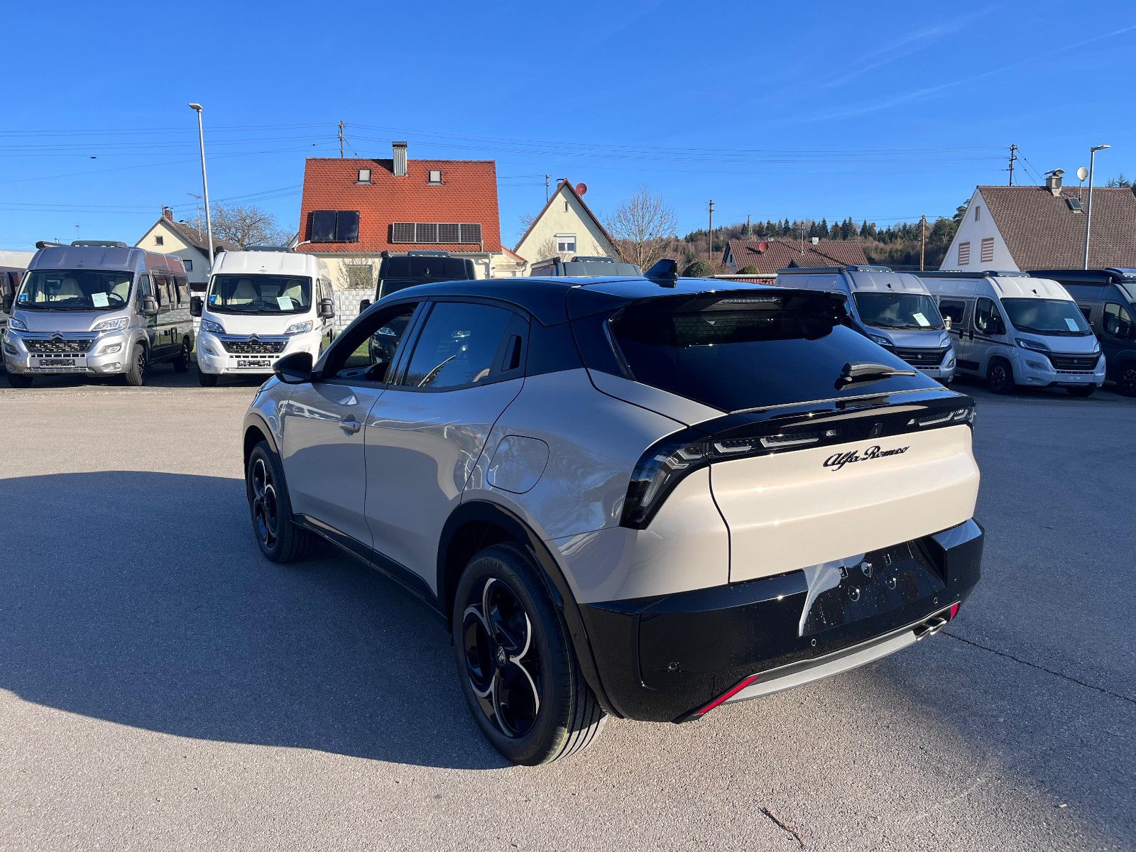 Fahrzeugabbildung Alfa Romeo Junior Ibrida 1.2 VGT 48V-Hybrid 107 kW Ti