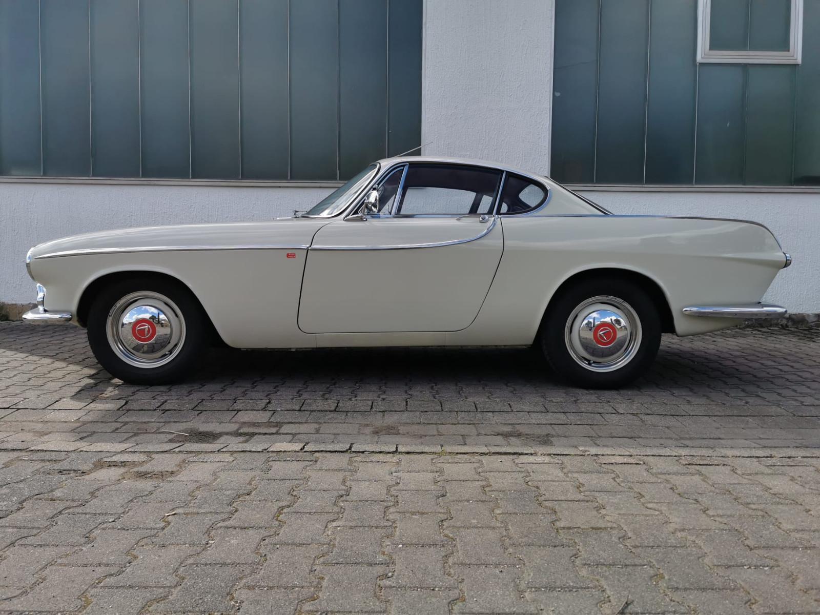 Volvo P1800