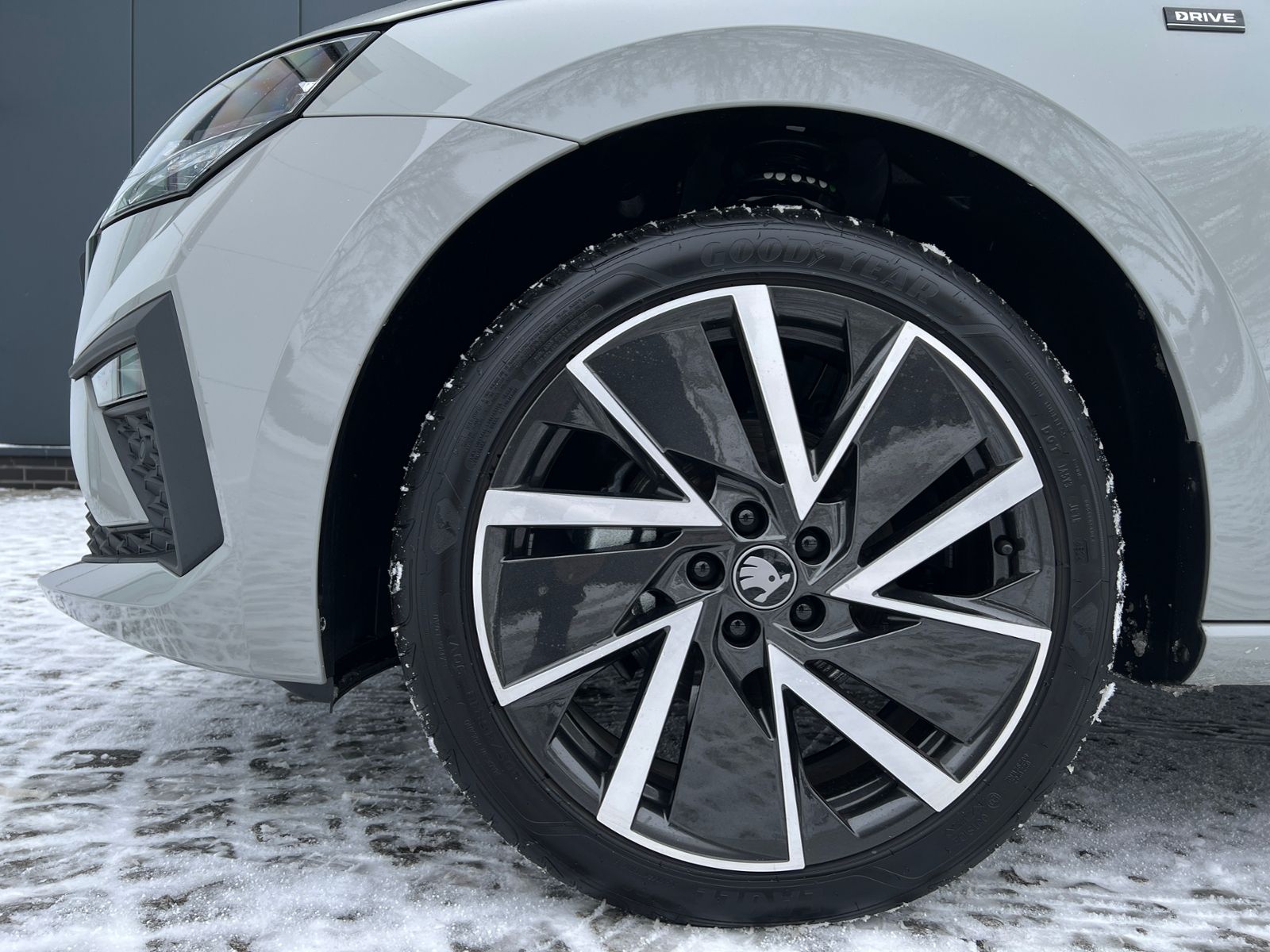 Fahrzeugabbildung SKODA Scala Drive 1.0 TSI *Black package, Vorb. AHK, L