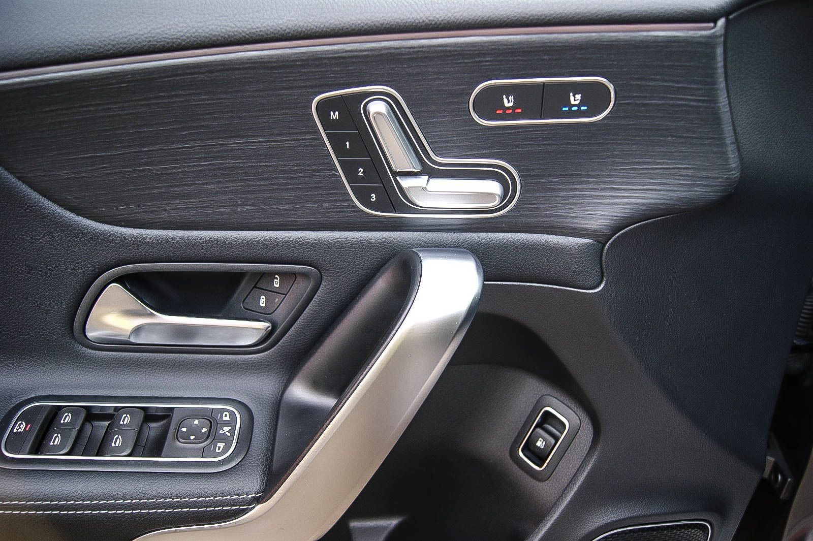 Fahrzeugabbildung Mercedes-Benz A 250e Lim Edition 19 BURMESTER GARAGENTORÖFFNER