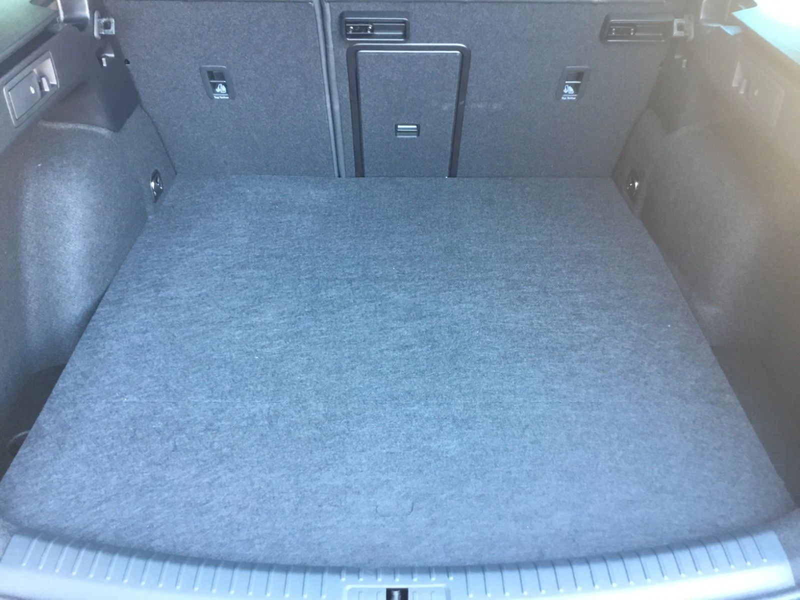 Fahrzeugabbildung CUPRA Leon 1.5 E-HYBRID DSG Sportstourer+AHK+Kamera+18
