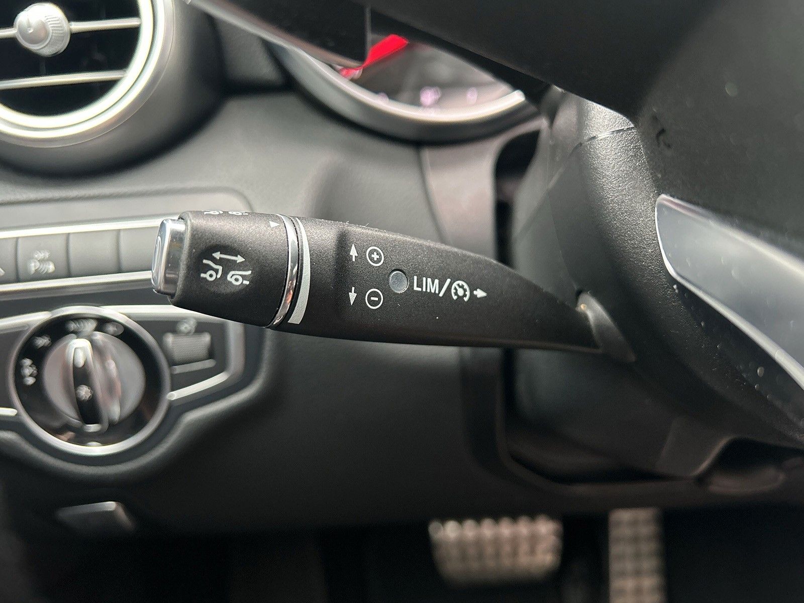 Fahrzeugabbildung Mercedes-Benz C 400 4Matic *AMG-Line*Panorama*Vollleder*Kamera