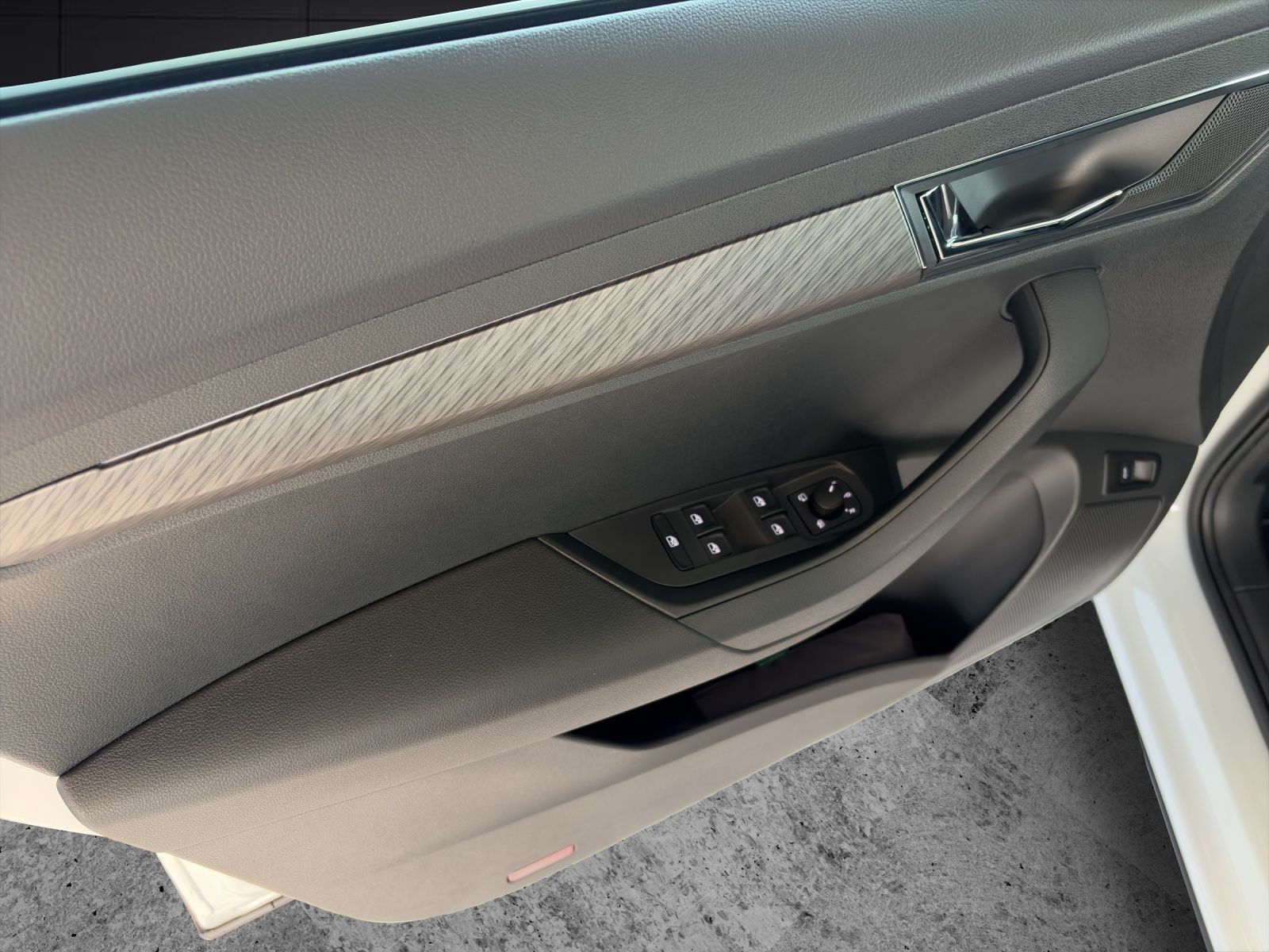 Fahrzeugabbildung SKODA Karoq 1.5 TSI Balance DSG MATRIX AHK ACC 3 J ASG