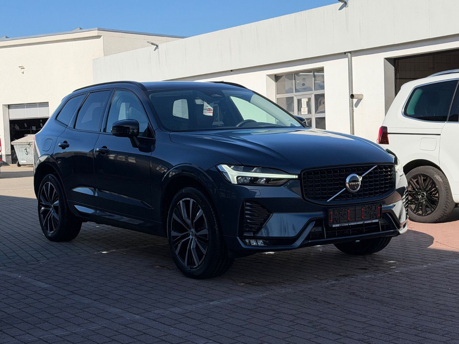 Fahrzeugabbildung Volvo XC60 B5 D Ultimate Dark AWD*STHZG*PANO*360°*ACC