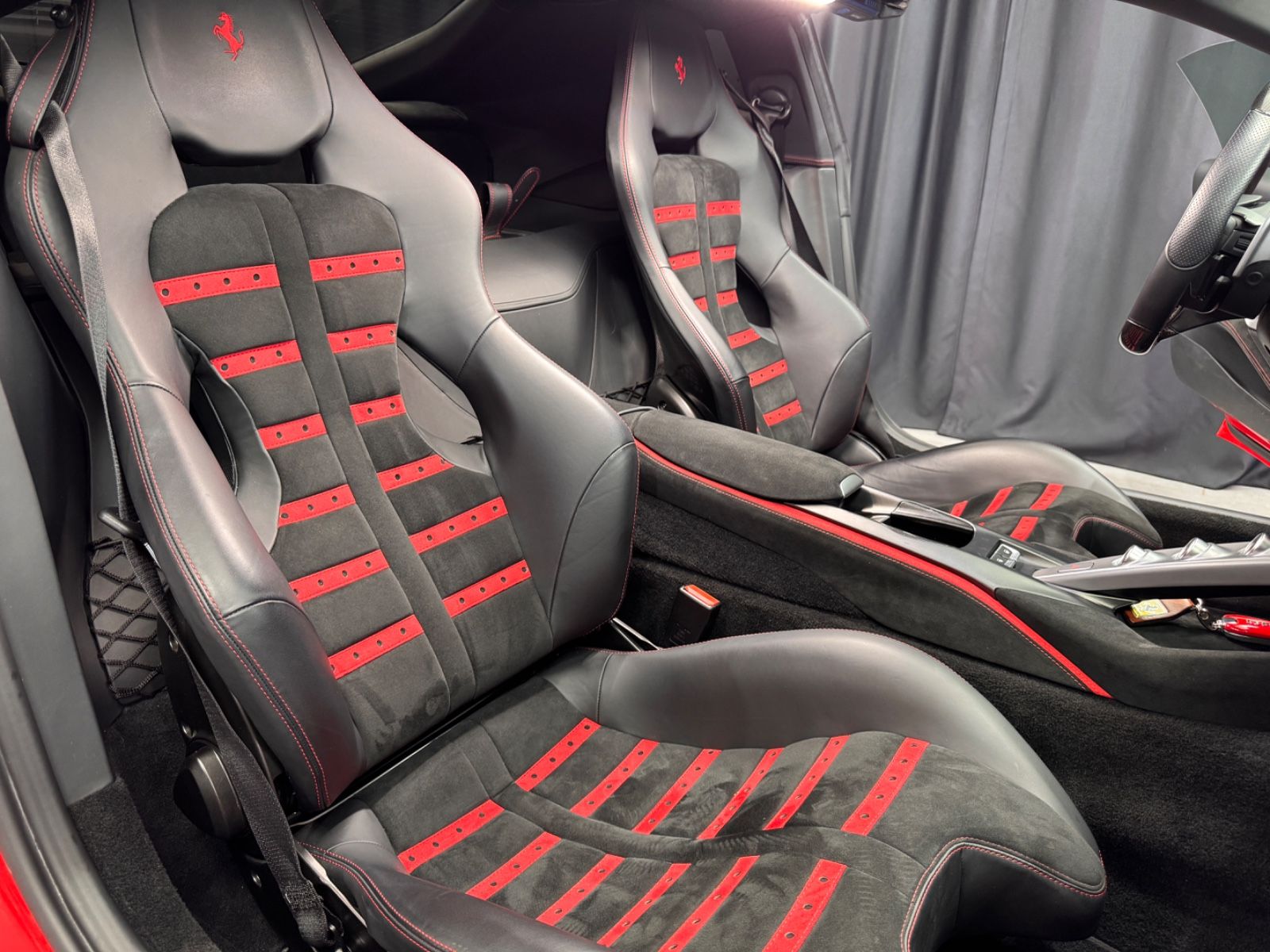 Fahrzeugabbildung Ferrari 812 Superfast|CARBON-SCHALENSITZE|360"KAMERA|ACC