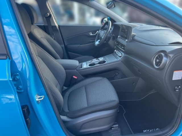 Fahrzeugabbildung Hyundai KONA Select Elektro 11KW OBC ACC Apple CarPlay A