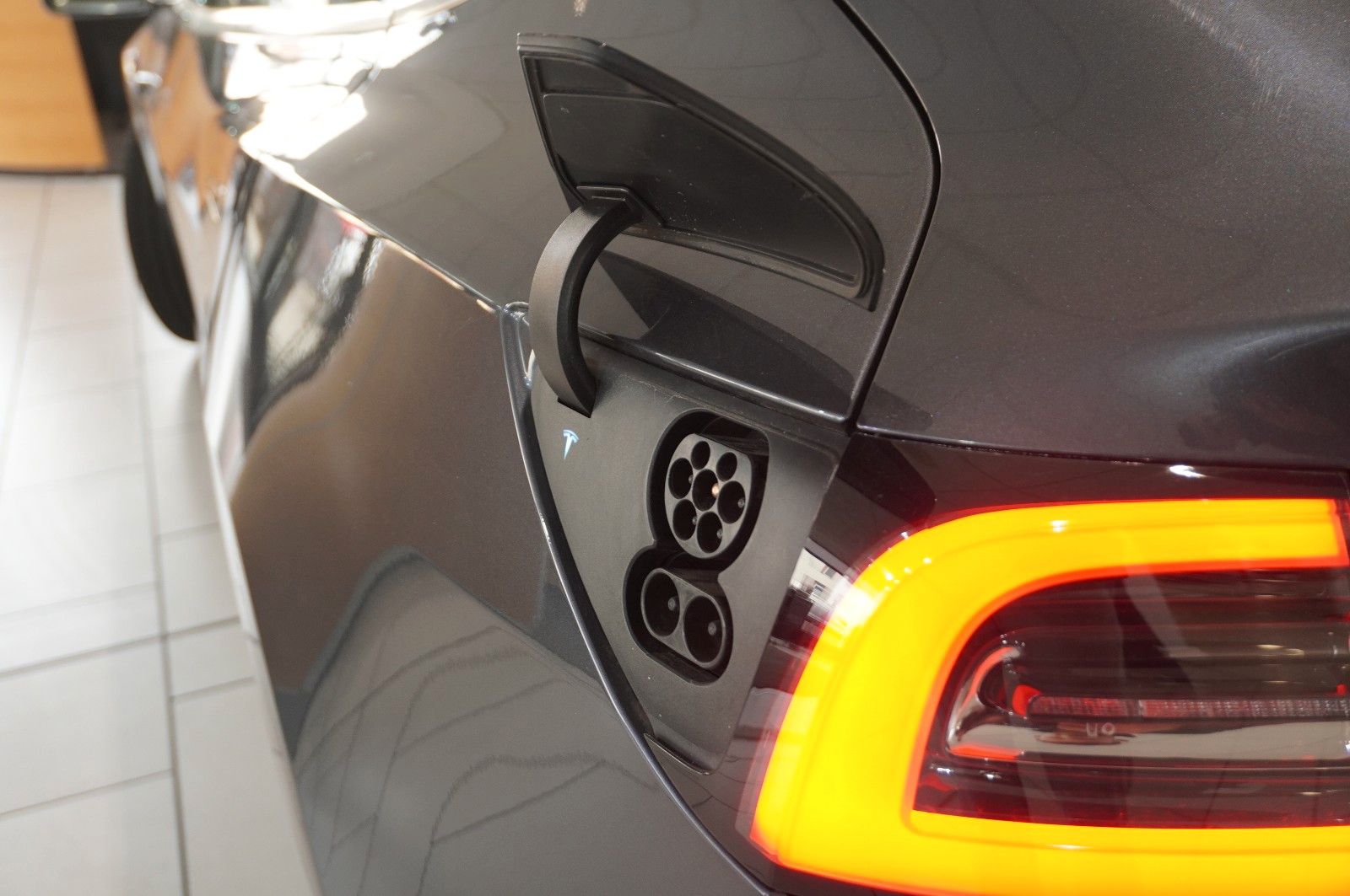 Fahrzeugabbildung Tesla Model 3 Standard Range Plus NAVI/KAMERA/AHK/FSD