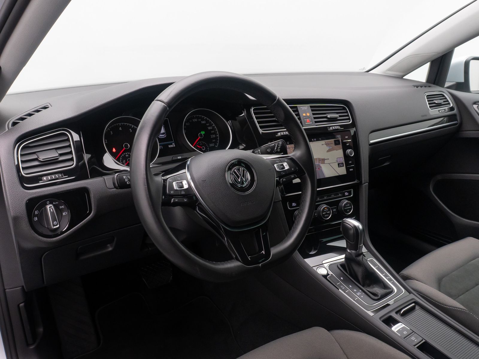 Fahrzeugabbildung Volkswagen Golf Highline PDC ACC Massage HiFi Sportsitz LM