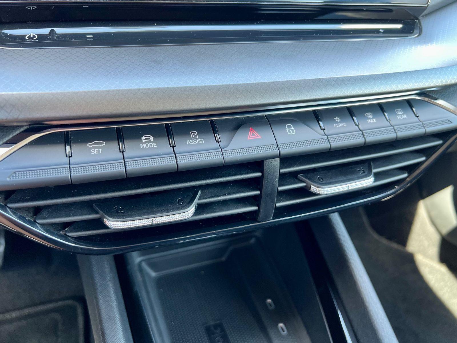 SKODA Octavia Combi Ambition AAC SHZ NAVI LED
