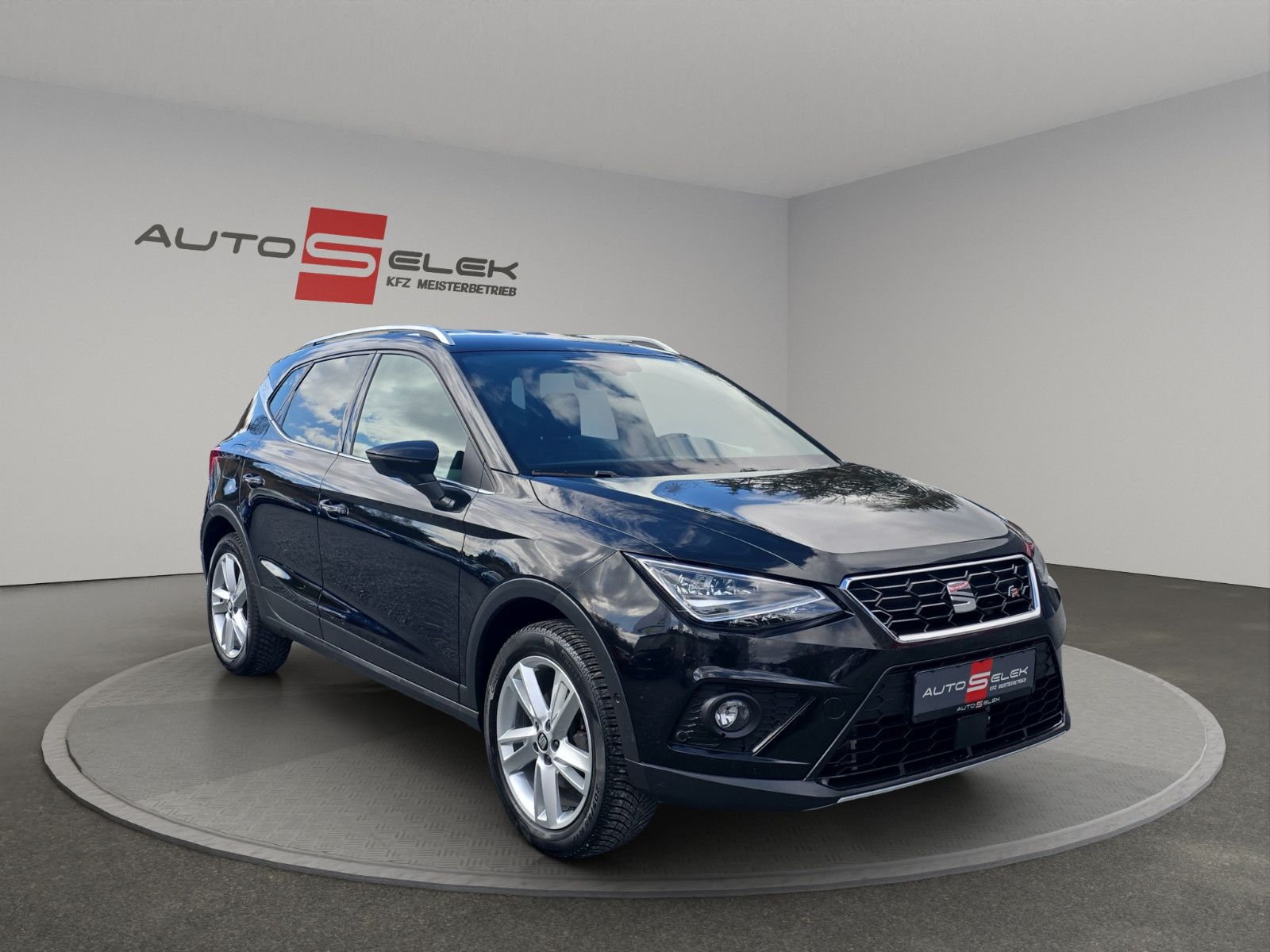 Fahrzeugabbildung SEAT Arona FR BUSINESS PAKET LED KAMERA NAVI AHK ACC