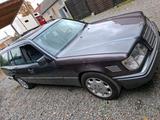 Mercedes-Benz Mercedes W124 E300 Diesel OM 606 - Mercedes-Benz E 300 aus 1995 mit Diesel-Antrieb
