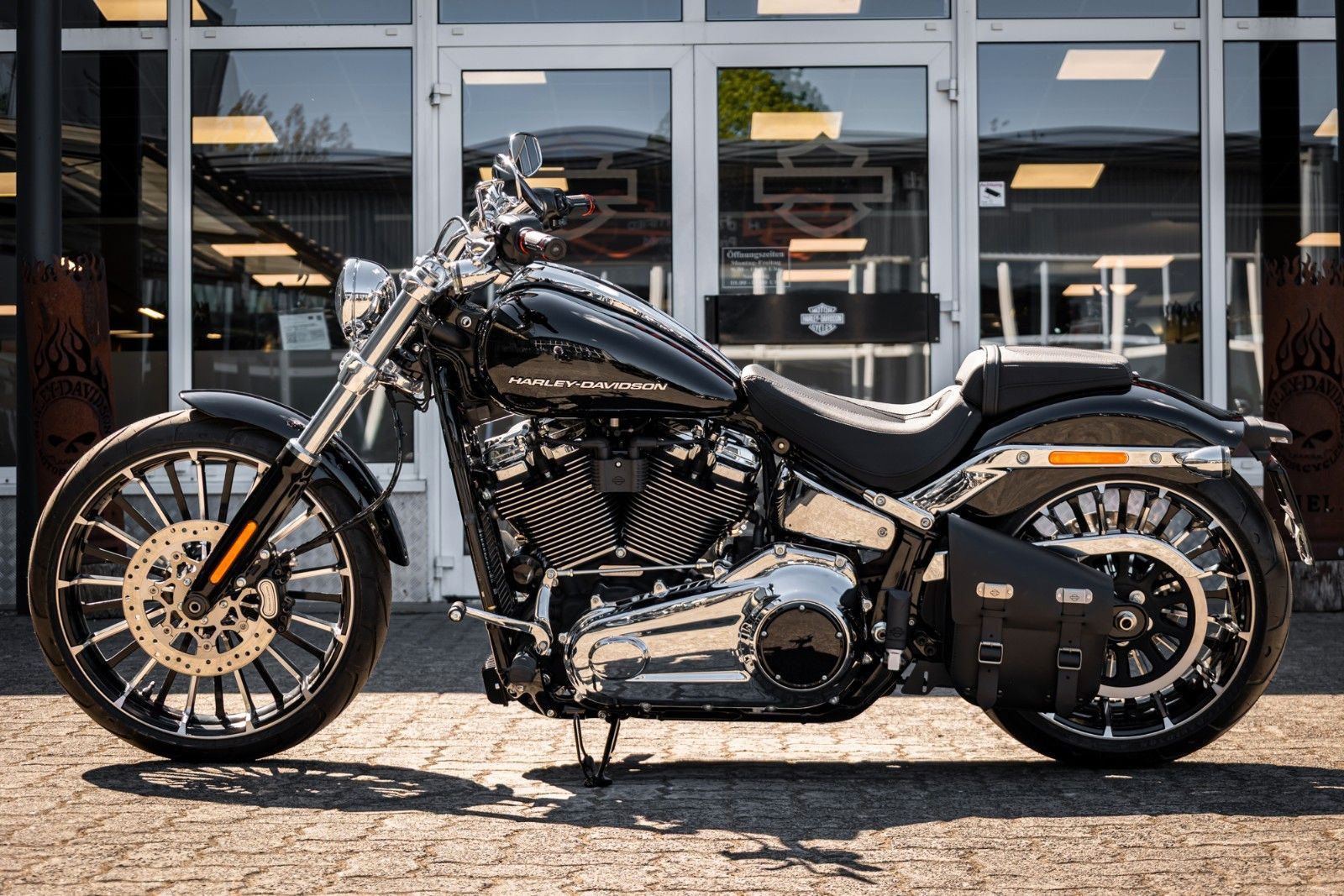 Fahrzeugabbildung Harley-Davidson BREAKOUT FXBR 117 ci - Jekill & Hyde