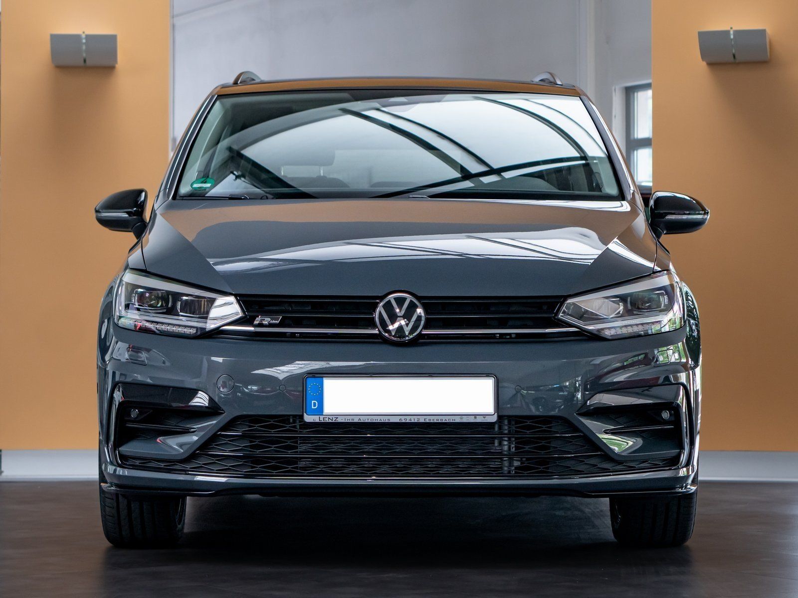 Fahrzeugabbildung Volkswagen Touran Highline R-Line TSI DSG *AHK*Standhzg*7-S