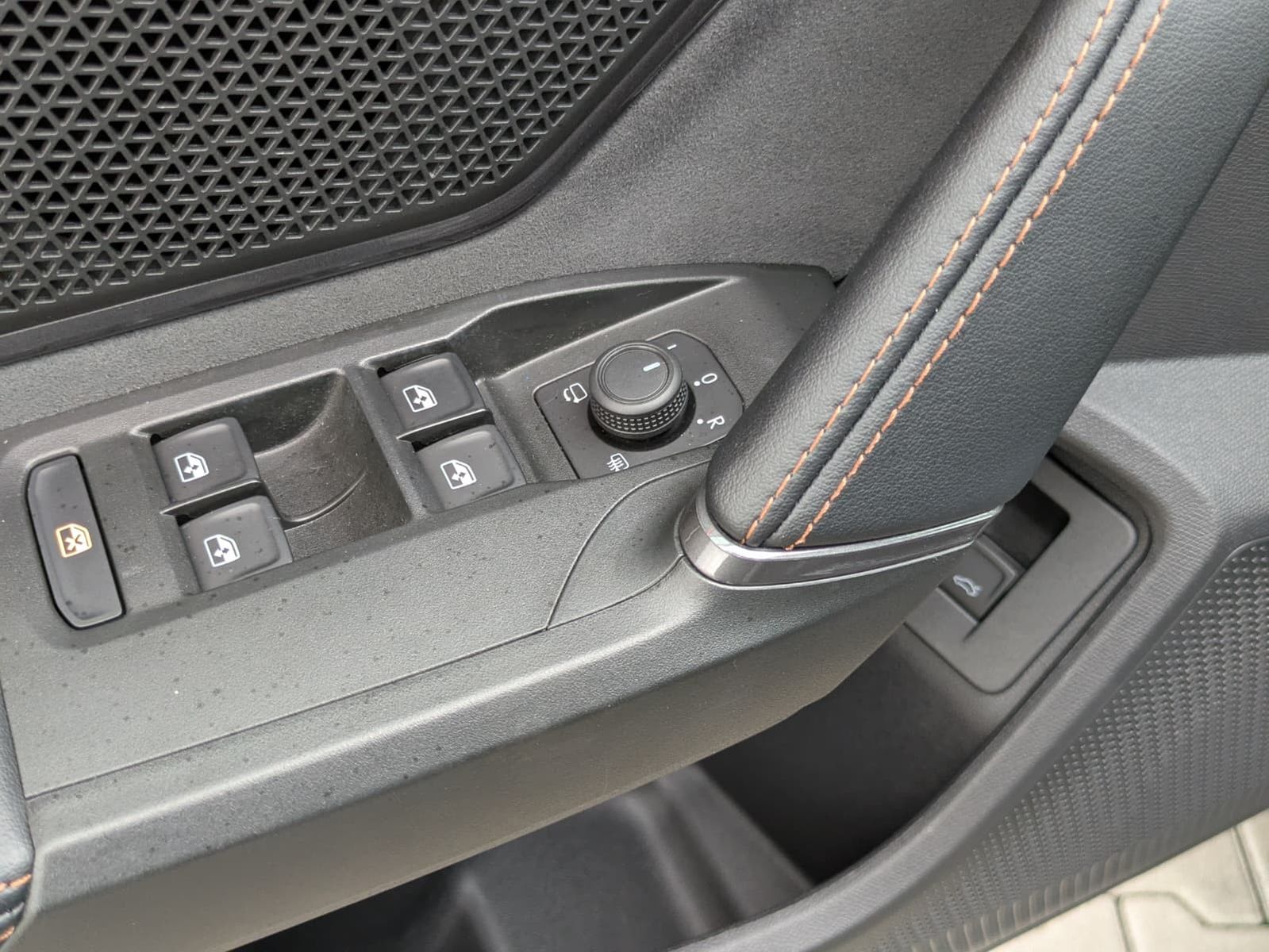 Fahrzeugabbildung CUPRA Formentor 1.5 eTSI PANO*MATRIX*SENNH.*DINAM*360°