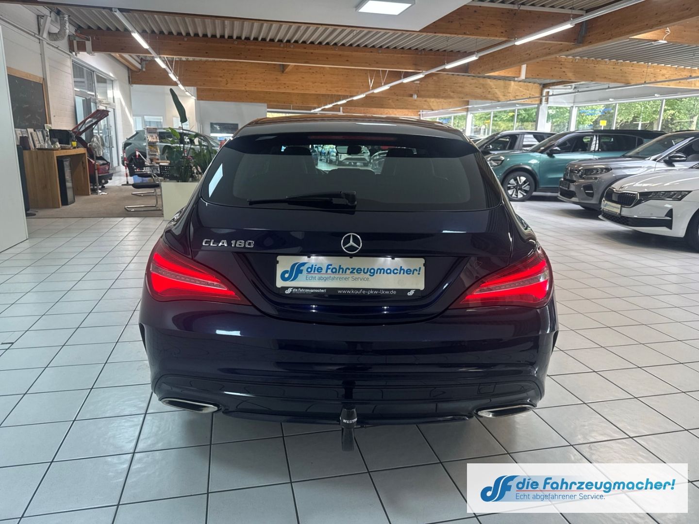 Fahrzeugabbildung Mercedes-Benz CLA 180 Shooting Brake AMG Sportpaket Navi LED *