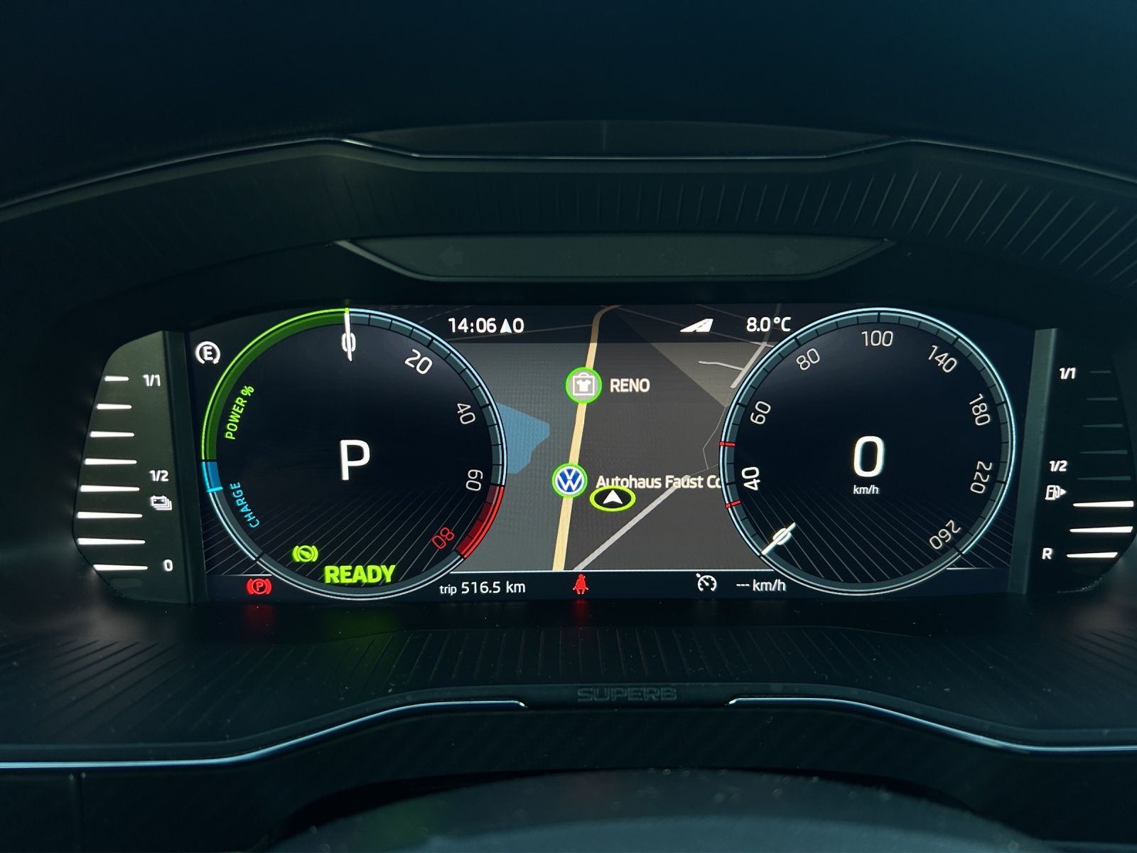 Fahrzeugabbildung SKODA Superb Combi Sportline iV Matrix STH AHK SH PANO