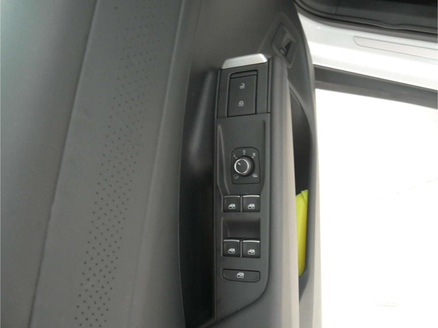 Volkswagen T-Roc 1.5 eTSI R-Line DSG NAV/LED/RFK/keyless, миниатюра 20