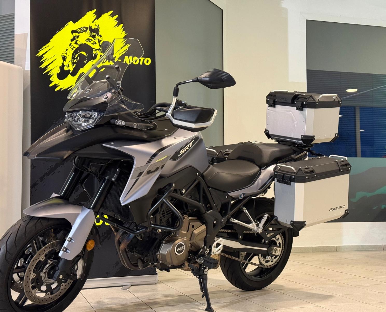 QJ Motor SRT 700 Koffer / Sitzheizung / Griffheizung /