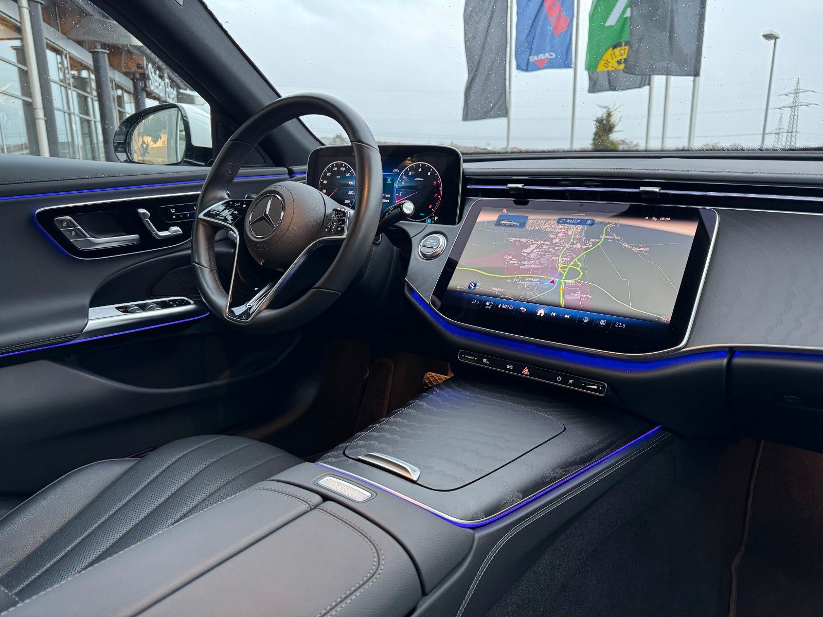 Fahrzeugabbildung Mercedes-Benz E 450 4M Avantgarde+Pano+DistrPro+Digital+360